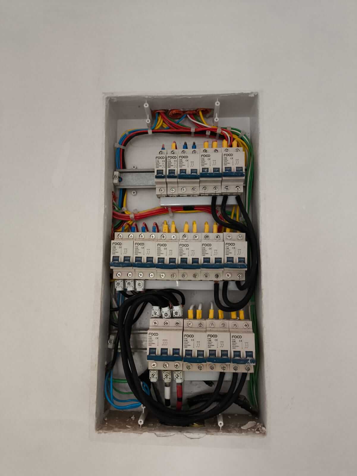 Painel elétrico embutido